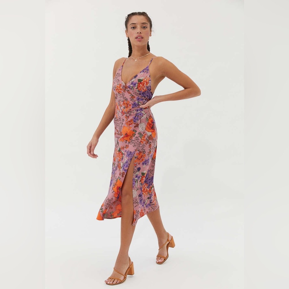 NWT Urban Outfitters Lily Satin Rose Floral Surplice Midi Dress Size Medium